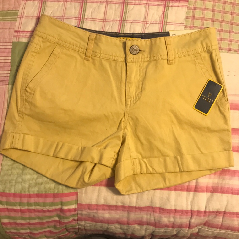 Yellow Beachcomber Short